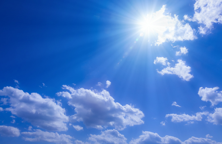 遮熱フィルムで夏の暑さ対策｜冷房効率を高めて省エネにも
